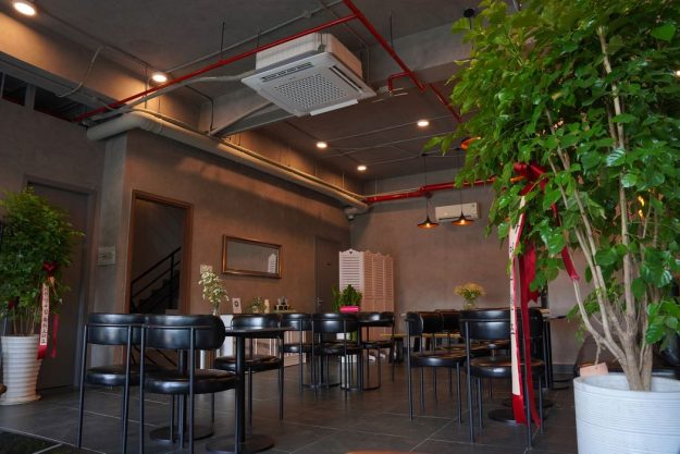 Thi công nội thất quán hiện đại