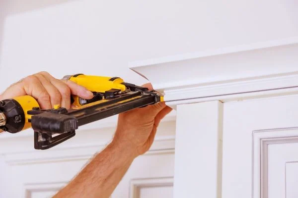 Thi công phào chỉ tường chuyên nghiệp, đẹp mắt
