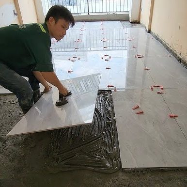 Thợ đảm bảo kỹ thuật, thi công lát nền gạch