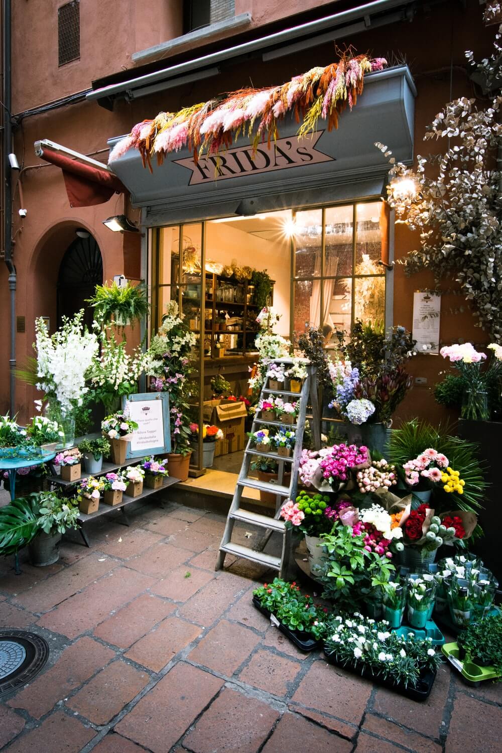 thiết kế thi công mặt tiền shop hoa tươi ấn tượng