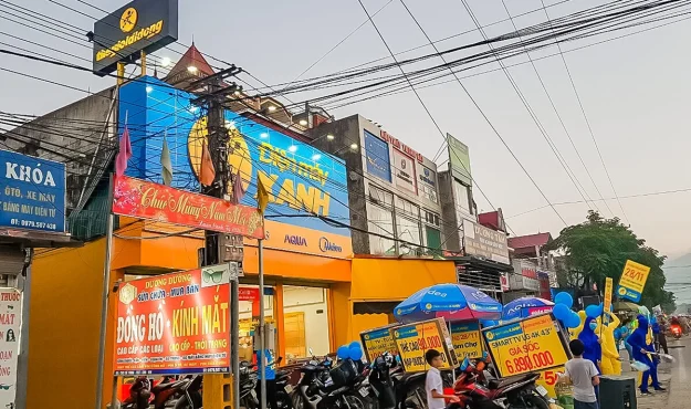 Cửa hàng Điện Máy Xanh tại Xuân Mai hoàn thiện mặt tiền với biển hiệu nổi bật Thi công cửa hàng Điện Máy Xanh tại Xuân Mai hoàn thiện mặt tiền với biển hiệu nổi bật