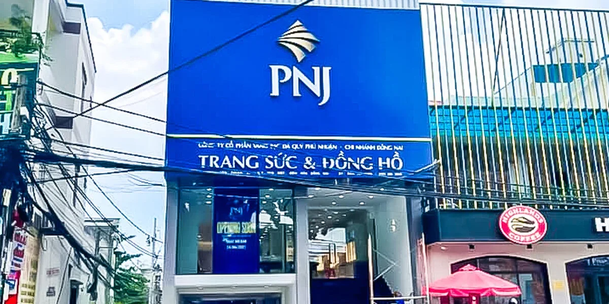 Mặt tiền shop thời trang PNJ Biên Hòa sau thi công trọn gói